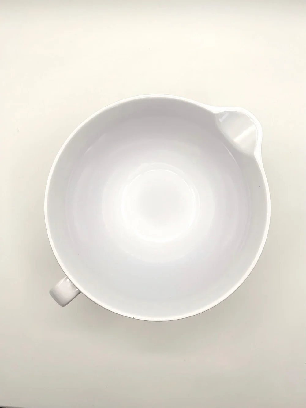 Stonewall Kitchen Mixing / Batter Bowl with Handle - Melamine Christmas Holly
